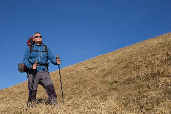 Hiking in Caucasus mountains.Hiking in Caucasus mountains. — Stock Photo, Image