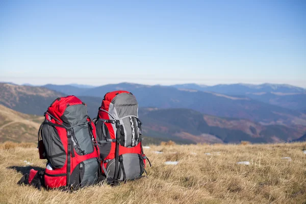 Camping prvky / vybavení na hory. zařízení na vrcholu hory. — Stock fotografie