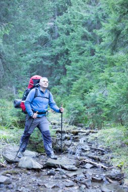 Kafkas Dağları'da yürüyüş.