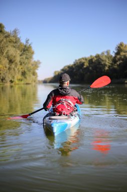 (Lees feribot ve Glen Canyon Barajı arasında Colorado nehir kanosu).
