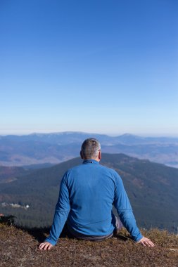 Kafkas Dağları'da yürüyüş.