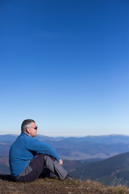 Kafkas Dağları'da yürüyüş.