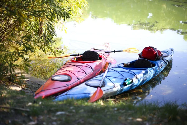 Colorful kayaks on the tropical beach. — Stock Photo, Image