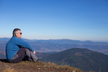 Kafkas Dağları'da yürüyüş.