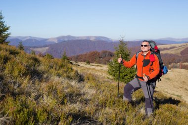 -Yürüyüşçüler görünümü Zion National park içinde bakarak hiking. Gözlem noktasına açıları iniş, Zion Canyon, Utah, Amerika yakınındaki güzel doğa manzara modunda sağlıklı aktif yaşam tarzı dong yaşayan insanların yürüyüş.