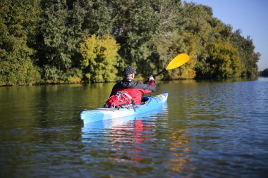 (Lees feribot ve Glen Canyon Barajı arasında Colorado nehir kanosu)