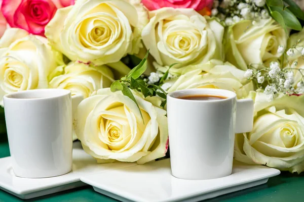 Bouquet Pink White Roses Cup Coffee Wedding Rings — Stock Photo, Image
