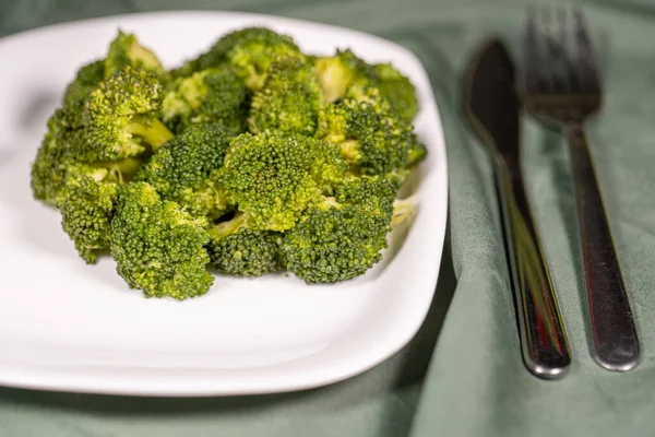 Healthy Food Boiled Broccoli White Plate Dark Green Cloth — Stock Photo, Image