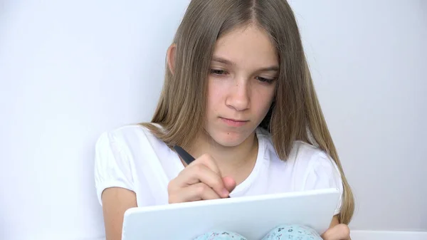 Niña Que Estudia Para Escuela Cama Adolescente Aprendizaje Niños Pequeños — Foto de Stock