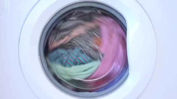 Tvätt Maskintvätt Desinficering, Rengöring Kläder sysslor, Arbetar i tvättomat, Spinning Vat, Hushåll, Hushållsarbete, Hälso- och sjukvård — Stockvideo