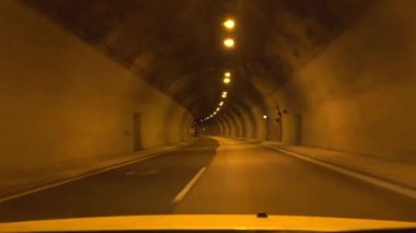 Otoyoldaki Trafik Aracı, Otoyol Tüneli, Metro, Sürücü Yunanistan