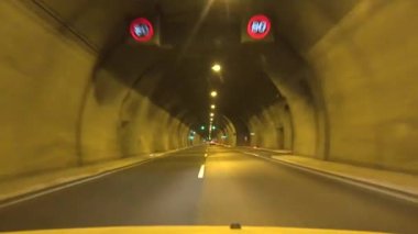 Otoyoldaki Trafik Aracı, Otoyol Tüneli, Metro, Sürücü Yunanistan