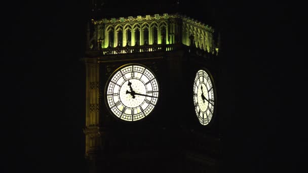Лондонский Биг-Бен ночью, Тауэр часы, достопримечательность — стоковое видео