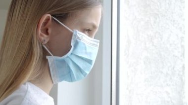 Korunaklı Hasta Çocuk Korunma Maskesiyle Korunmuş Çocuk Coronavirüs Salgınında, Üzgün Çocuk Mutsuz Sıkıcı Genç Kız Covid-19 Krizi
