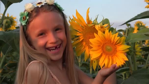 Farmer Girl in Sunflower Agriculture Field, Teenager Kid Playing in Agrarian Harvest, Child Outdoor in Nature — Stock video