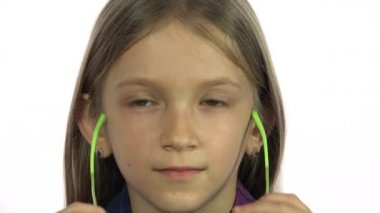 Göz Testi, Çocuk Oftalmolojisi İnceleme, Basiretsiz Çocuk, Sarışın Küçük Kızın Gözlüğe İhtiyacı Var