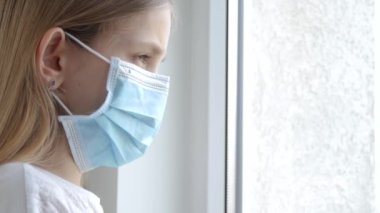 Korunaklı Hasta Çocuk Korunma Maskesiyle Korunmuş Çocuk Coronavirüs Salgınında, Üzgün Çocuk Mutsuz Sıkıcı Genç Kız Covid-19 Krizi