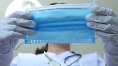 Coronavirus Salgını, Doktor, Hastane Odasında Koruyucu Yüz Maskesi Giyin İlaç, İlaç, İlaç, İlaç