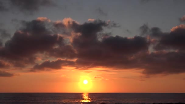 Vista sull'oceano al tramonto, Vista sulla spiaggia al tramonto in time lapse, Viaggiare in vacanza in estate — Video Stock