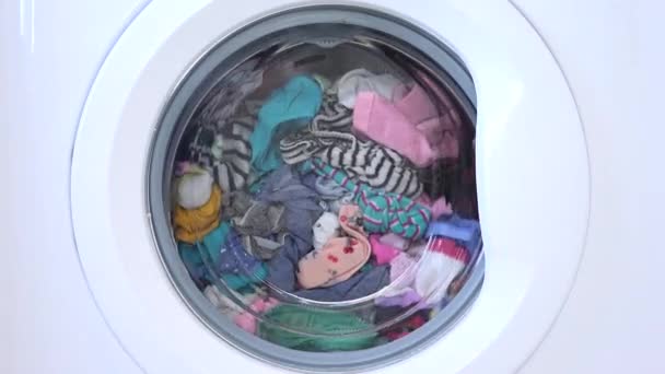세탁기닦기 Disinfecting, Cleaning Clothes Chores, Working in Laundromat, Spinning Vat, Household, Housework, Healthcare — 비디오