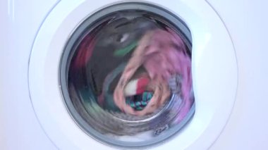 Çamaşır makinası yıkama, temizlik temizlik temizlik işleri, çamaşırhanede çalışmak, araba yıkama, ev işleri, sağlık hizmetleri.