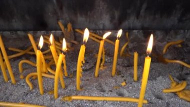 Mumları karanlıkta yakmak, Ortodoks Kilisesinde mum ışığı, Manastırda Işık Sembolü, Dini Gelenek