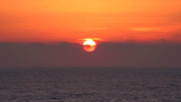 Zonsondergang Strand Zonsopgang Wolken Aan Zee Oceaan Bij Zonsondergang Zomervakantie — Stockvideo