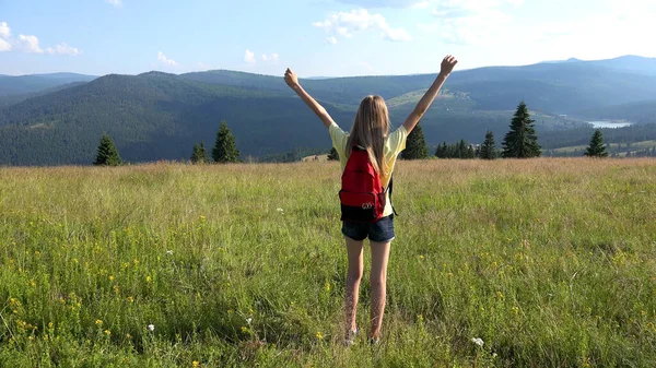 Kid Wandelen Bergen Trails Kind Wandelen Kamperen Alpen Tiener Meisjeswandelaar — Stockfoto