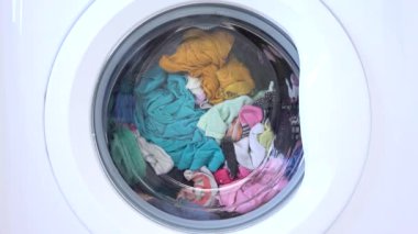 Çamaşır makinası yıkama, temizlik temizlik temizlik işleri, çamaşırhanede çalışmak, araba yıkama, ev işleri, sağlık hizmetleri.