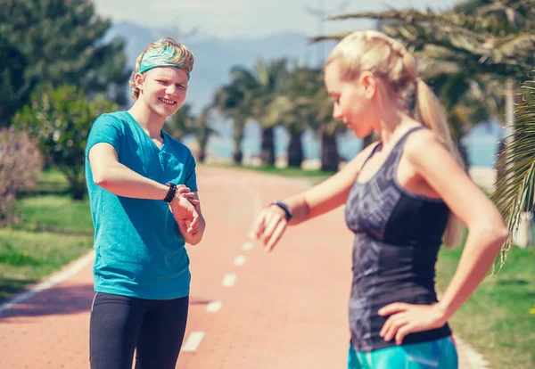 Jonge sportieve paar — Stockfoto