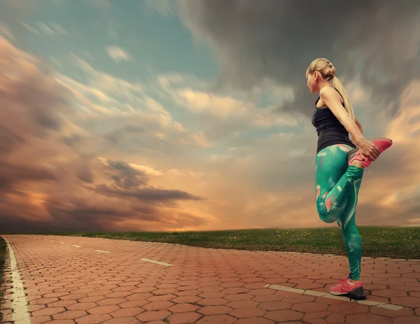 Blonde girl started running — Stock Photo, Image