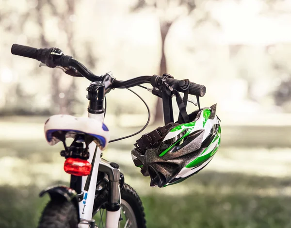 Safe  helmet on the bicycle — Stock Photo, Image