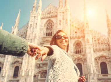 Anne oğlu ile el ile al 