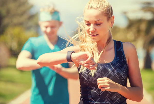 Couple finishing gogging — Stock Photo, Image