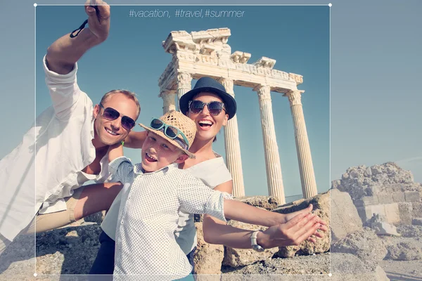 Familie nemen een sammer vakantie selfie — Stockfoto