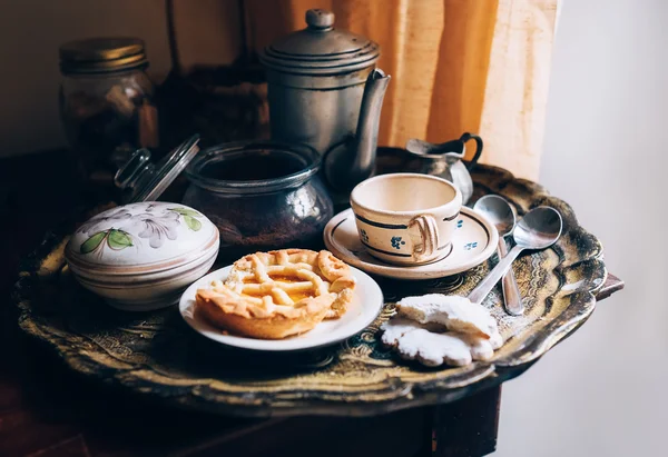 'S ochtends koffie met vintage keuken rekwisieten — Stockfoto