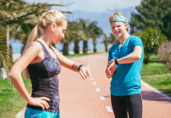 Jonge sportieve paar — Stockfoto