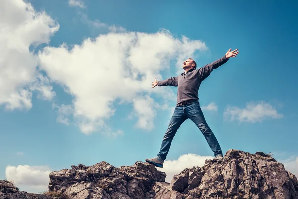 L'uomo gode con libertà — Foto Stock