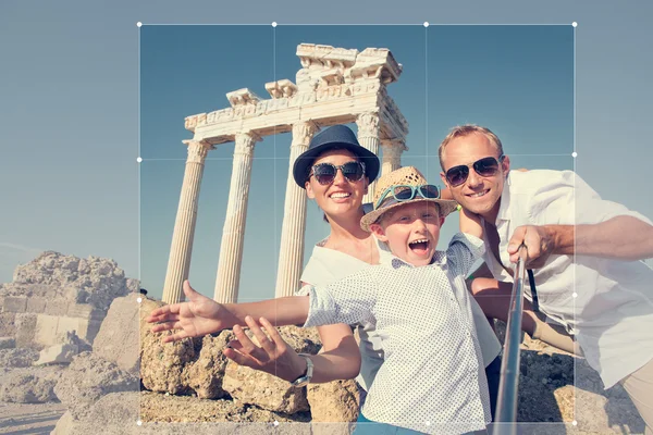 Familia tome una selfie de vacaciones de verano — Foto de Stock