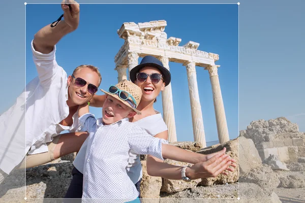 Rodina se letní prázdniny selfie — Stock fotografie