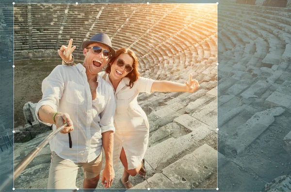 Young couple in side amphitheatre — Stock Photo, Image