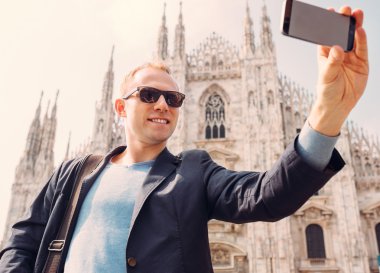 Duomo üzerinde bir selfie çıkart 