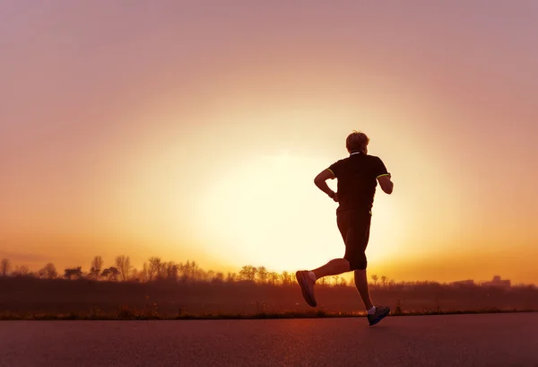 Hombre corriendo silueta — Foto de Stock