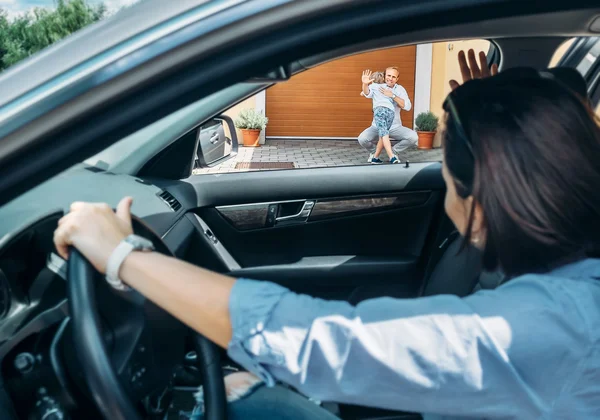 Mother waving with hand from car — Stock Photo, Image