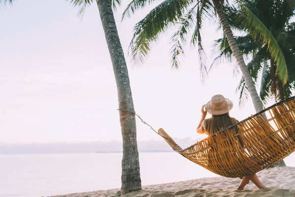 Young Woman Straw Hat Sitting Hammock Swinging Palm Trees Overseas — Stock Photo, Image
