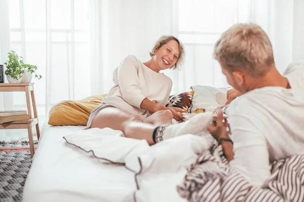 Laughing Blonde Hair Young Adults Couple Pajamas Lazy Relaxing Lying — Stock Photo, Image