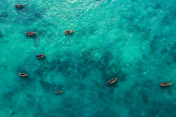 Αεροφωτογραφία Των Ψαρόβαρκων Που Επιπλέουν Τυρκουάζ Κύματα Του Ινδικού Ωκεανού — Φωτογραφία Αρχείου