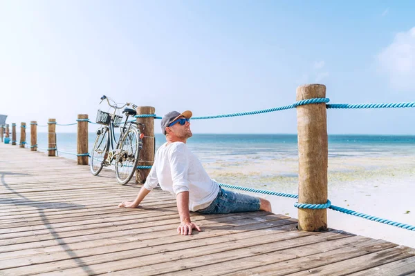 Portrait Relaxing Man Dressed Light Summer Clothes Sunglasses Sitting Enjoying — Stock Photo, Image