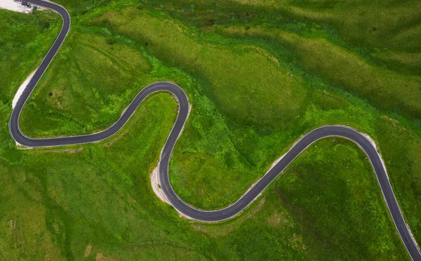 Passo Giau Green Hills Letecký Bezpilotní Letoun Záběr Zakřivené Horské — Stock fotografie