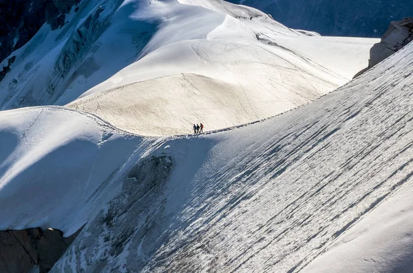 Franse Alpen Bergen Pieken Panorama Uitzicht Met Silhouetten Van Klimmers — Stockfoto